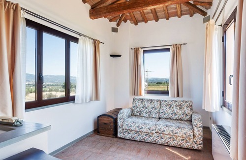 Empoli Villa | Poolside Leisure in Empoli Hideaway