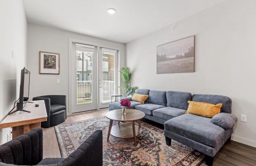 Windsor Park Apartment | Poolside Luxury 1BR w Private Patio