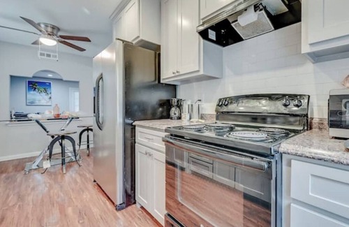 Grand Prairie House | Poolside Oasis. 13 Beds Bar Celebration Station!n