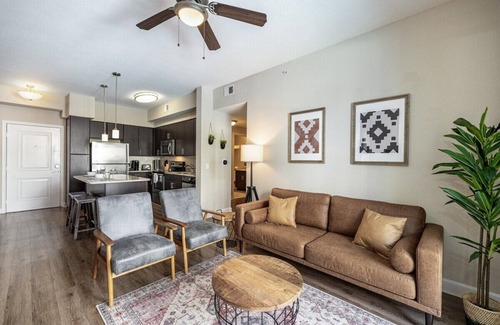Carver City - Lincoln Gardens Apartment | ☀️Poolside Oasis☀️ 2/2 Dual King Heated Salt Pool