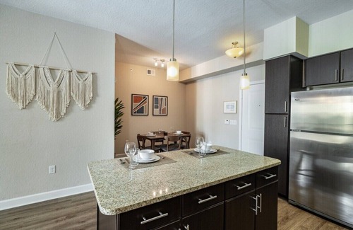 Carver City - Lincoln Gardens Apartment | ☀️Poolside Oasis☀️ 2/2 Dual King Heated Salt Pool