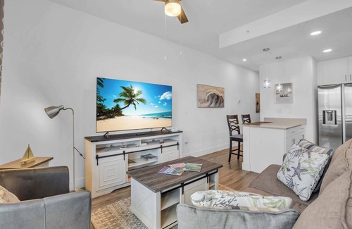 Central Sarasota Condo | Poolside Oasis at The Strand by Downtown Sarasota