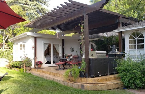 Northridge Apartment | Poolside Oasis King/Parking/Netflex/BBQ/Spa/Laundry 1 Acre Gated Estate !