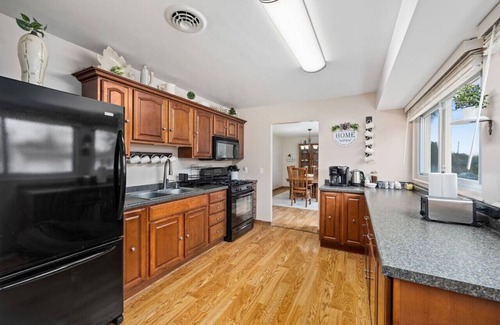 Marquette Heights House | Poolside Palisade - A Fun Family Retreat for 6