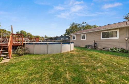 Marquette Heights House | Poolside Palisade - A Fun Family Retreat for 6