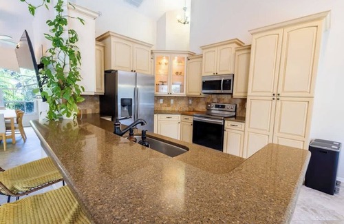 Valrico House | Poolside Palms Getaway- Near Tampa Brandon Valrico