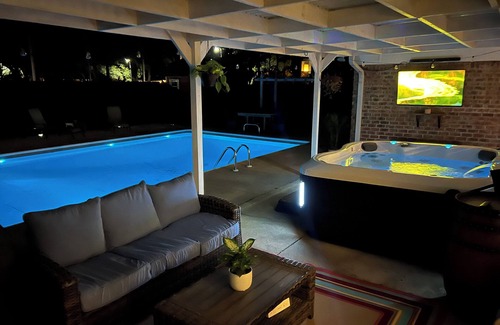 Fort Walton Beach House | Poolside Paradise with hottub in Fort Walton Beach, Fl.