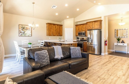 Sienna Hills House | Poolside Retreat Dog Friendly!