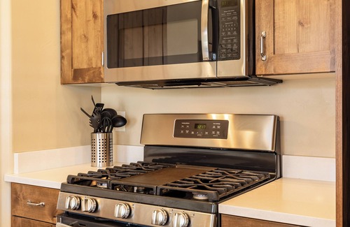 Sienna Hills House | Poolside Retreat Dog Friendly!