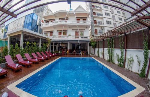 Chamkar Mon Hotel | Poolside Villa