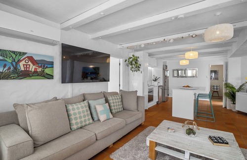 Orewa Cottage | Poolside Waterfront - Orewa Oceanside Villa