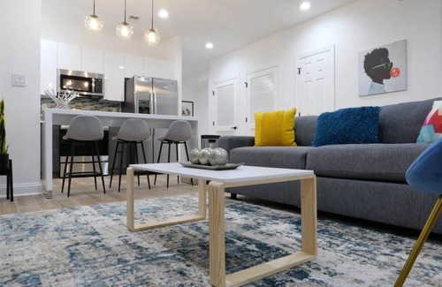 Cardozo Apartment | Pop Art Chic! Stunning Shaw - U Street Apartment