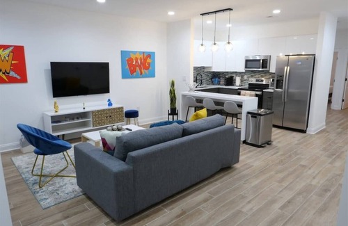 Cardozo Apartment | Pop Art Chic! Stunning Shaw - U Street Apartment