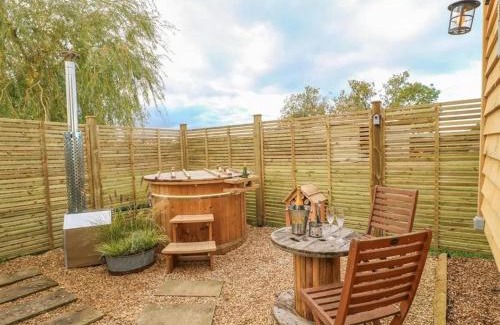 Redmile House | Poppie's Shepherd's Hut - Wellness & Hot Tub