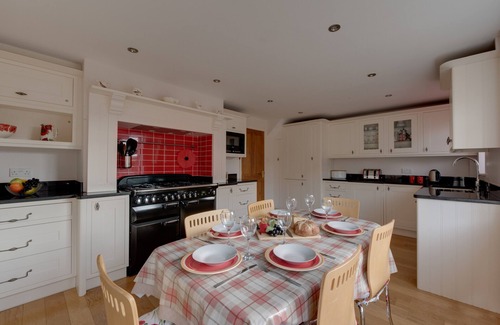 Southwold House | Poppy Corner - Three Bedroom House, Sleeps 6