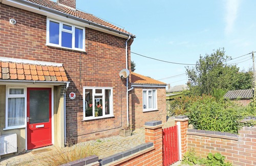 Southwold House | Poppy Corner - Three Bedroom House, Sleeps 6