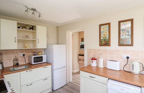 Frampton Cottage | POPPY COTTAGE, pet friendly, character holiday cottage in Heckington
