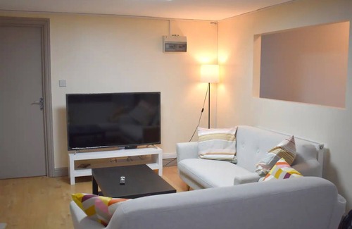 Bordesley Apartment | Popular Points of Interest Near to New Street Station