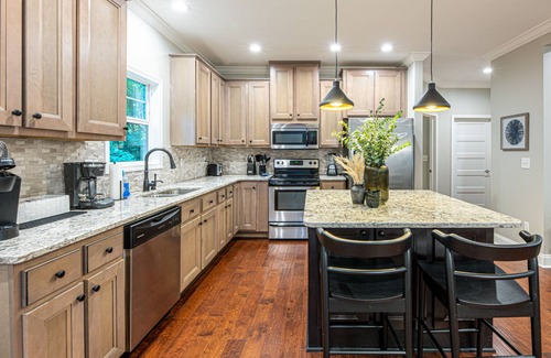 Ashley Oaks House | Porch Paradise~ Hot Tub~ Putting Lounge~ Sleeps 12