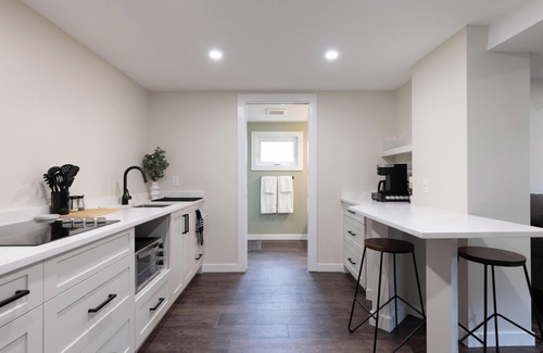 Port Dalhousie Apartment | Port Beach Retreat - Modern & Cozy Stay!