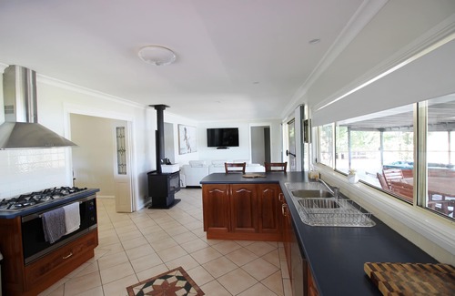 Eagleton House | Port Stephens Waterski Lodge - On the banks of the Williams River