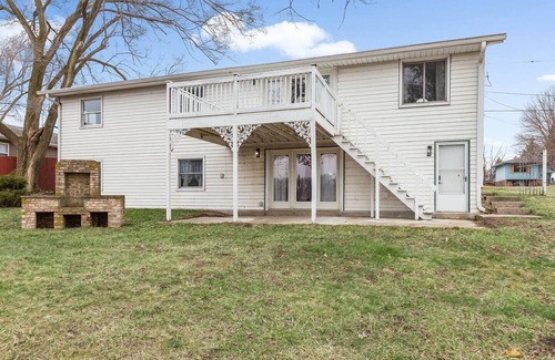 Portage House | Portage Indiana Dunes 3 bedroom Duplex Plaza Upper A
