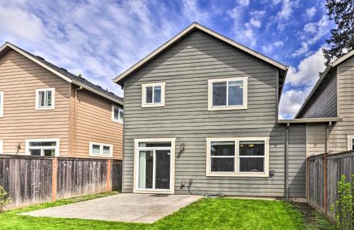 Oak Grove House | Portland Home with Private Hot Tub 9 Mi to Downtown