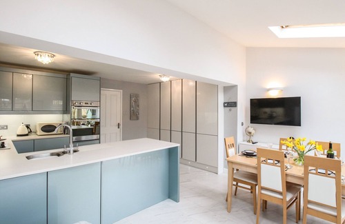 Wyke Regis Cottage | PORTLAND PEBBLE, pet friendly, country holiday cottage in Wyke Regis