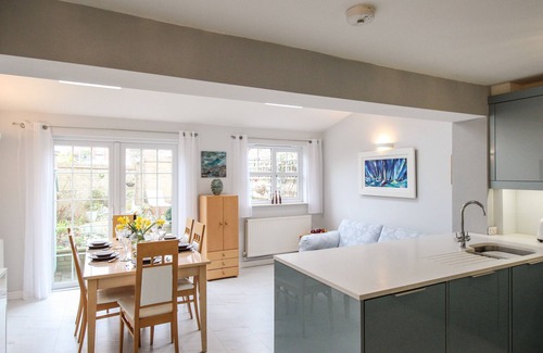 Wyke Regis Cottage | PORTLAND PEBBLE, pet friendly, country holiday cottage in Wyke Regis