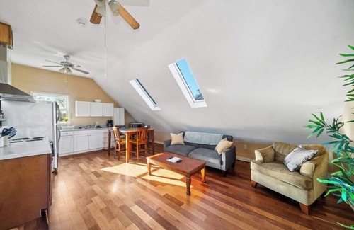 Woodstock House | Portland Urban Lodge | Quiet | Walkable | Near