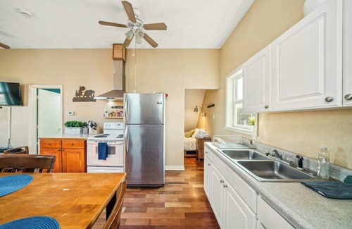 Woodstock House | Portland Urban Lodge | Quiet | Walkable | Near