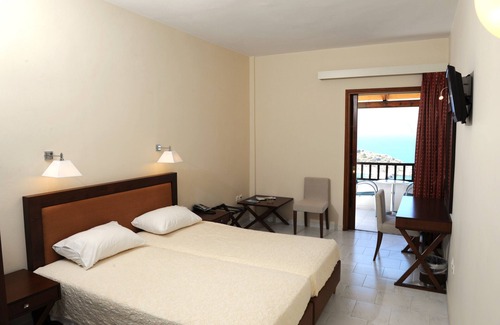 Kithira Hotel | Porto Delfino Retreat