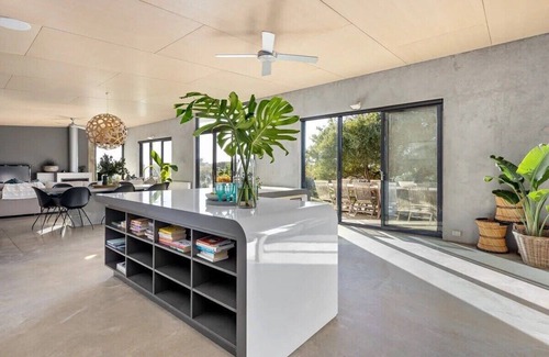 Portsea House | Portsea Sanctuary, Gas Heat Pool & Gardens