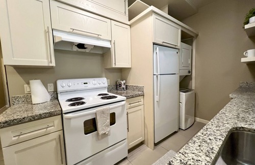 Brownsville Apartment | Portside Retreat - Modern & Cozy 1BD/1BA