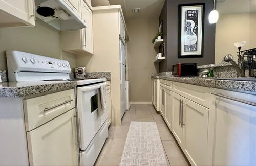 Brownsville Apartment | Portside Retreat - Modern & Cozy 1BD/1BA