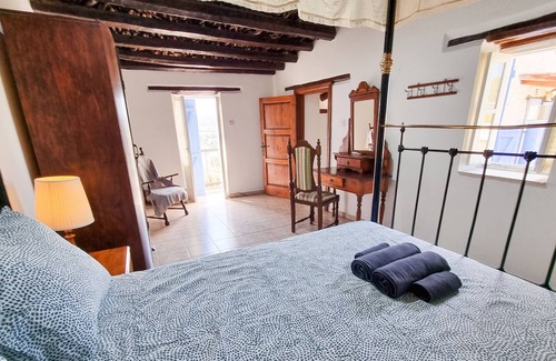 Skarinou Apartment | Poseidon Poolview Apartment