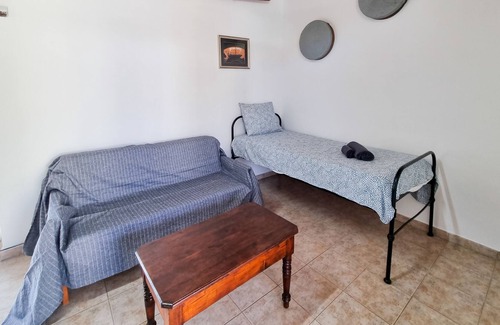 Skarinou Apartment | Poseidon Poolview Apartment