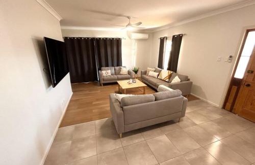 Moonta Bay House | Poseidon's Oasis - Entire Home - Moonta Bay