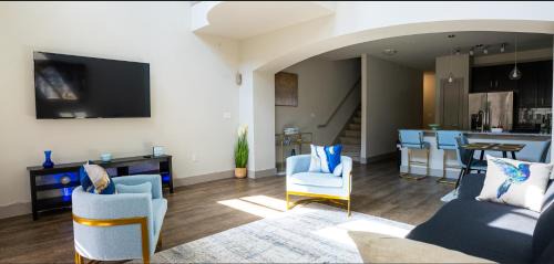 Barker Apartment | Posh and Very Spacious Town House