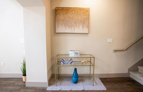 Barker Apartment | Posh and Very Spacious Town House