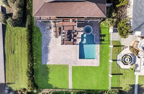 Golden Mile House | ﻿Posh Ocean Front: Huge Private Pool, Yard, Spa, Patio & Deck, BBQ, Game Room with 4 En-Suite Bathrooms