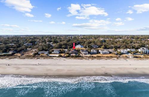 Golden Mile House | ﻿Posh Ocean Front: Huge Private Pool, Yard, Spa, Patio & Deck, BBQ, Game Room with 4 En-Suite Bathrooms
