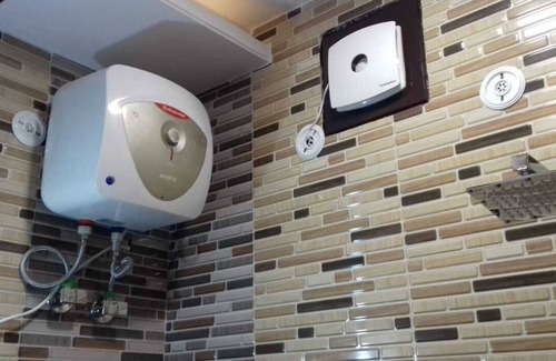 South Extension House | Posh south delhi foreigners place luxury room with kitchen