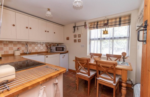 Stiffkey Cottage | Post Box Cottage - a self catering cottage that sleeps 4 guests in 2 bedrooms