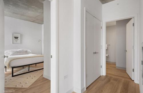 River North Apartment | Post Chicago Getaway Ideal 4BR for Groups