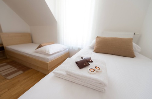 Postojna House | Postojna Cave Rooms & Apartments Proteus