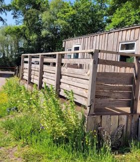 Cullompton Ski Chalet | Postwood Gardens Balmoral Country Cabin