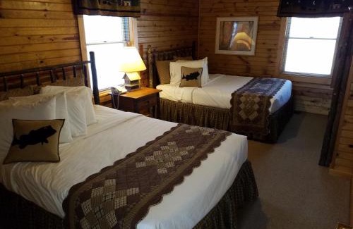 Angola Hotel | Potawatomi Inn & Cabins