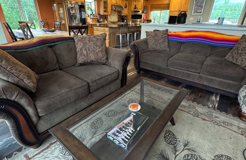 Gateway House | Potential wedding venue. 4-bedroom house. dog friendly. Extra travel trailers.