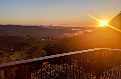 Hunchy Cottage | Potters Place Montville with Hinterland Views, Deck, Fireplace